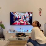 Emmanuelle Cureau Instagram - «  On n’est pas forcément responsable de son histoire, ni de ses expériences mais on est responsable de ce que l’on a fait » Et c’est pour cette raison que j’ai décidé petit à petit de le réconcilier avec les fêtes de Noël … 😌🤶🏽🎄✨🫶🏽
