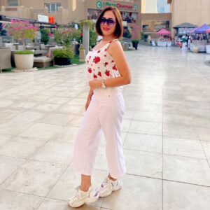 Emy Talaat Zakaria Instagram - ف المكان لوحدى تقريبا😎
#emytalaatzakaria 
#ايمى_طلعت_زكريا