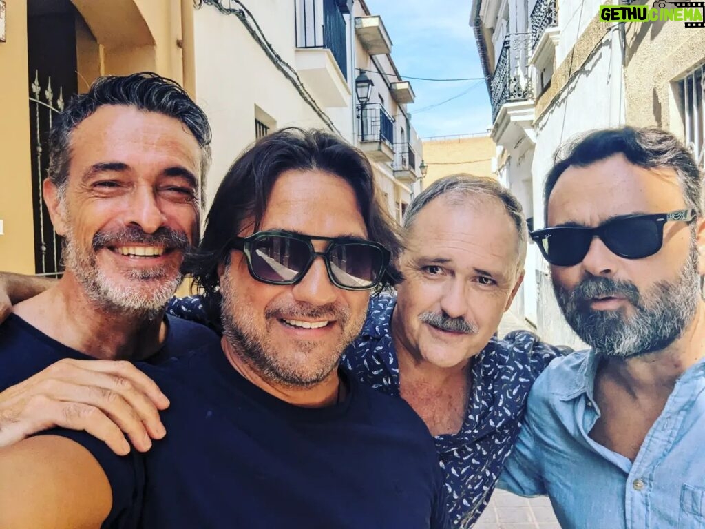 Enrique Arce Instagram - amigos, actores, compañeros... y valencianos!! Siempre creando, y lo más importante, siempre de buen rollo... Que regalazo de la vida seguir creciendo y madurando a vuestro lado. Per molts anys!!! @pujol_jaime @villanuevamente #jaimelinares