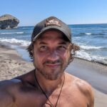 Enrique Arce Instagram - despidiendo al verano en Octubre, con un último chapuzón en las maravillosas playas del Cabo de Gata, Almería. Saying farewell to the late summer in October, with a last dip in the stunning beaches of Cape Gata, Almería