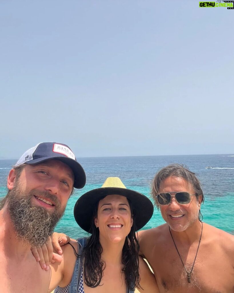 Enrique Arce Instagram - Ya no te digo que me lo superes... Iguálamelo!!! Descubriendo los secretos mejor guardados de Mallorca junto a dos burgaleses, ya mallorquines de adopción, @don.carlos.sanchez y su chica Natalia. En-Palma-ndo una cala tras otra. Que me gustan las Baleares!!! #actortraveller #mallorcafiles