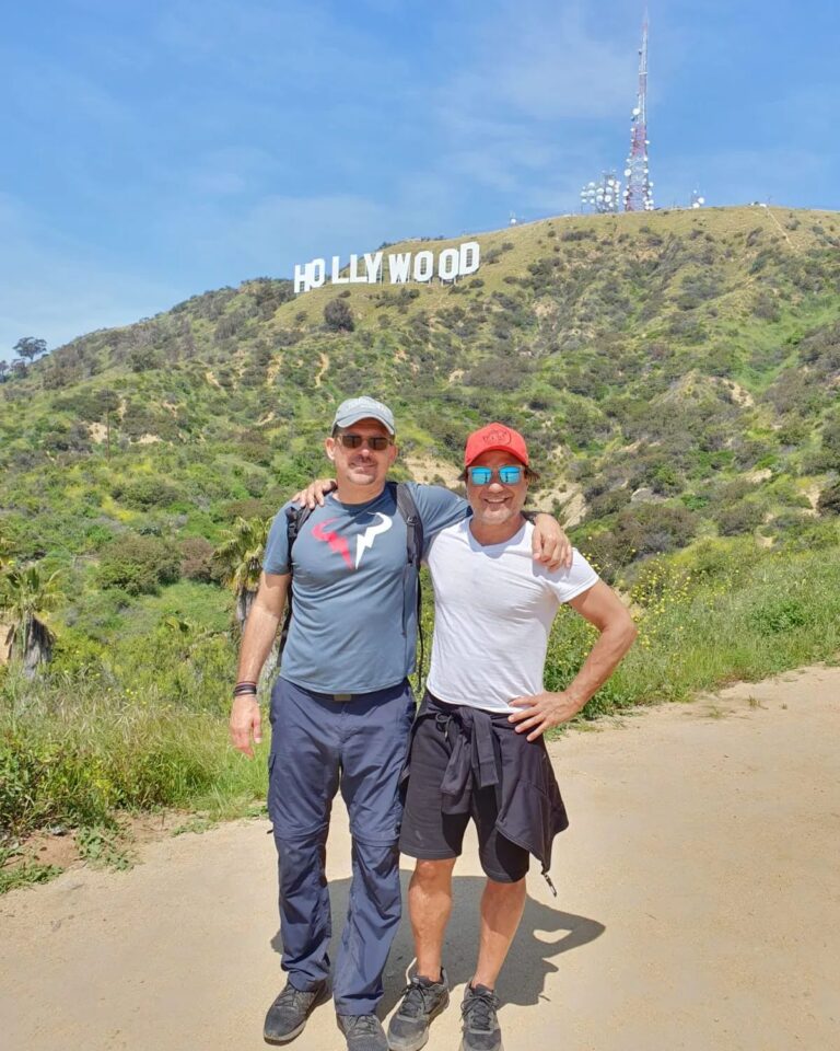 Enrique Arce Instagram - Senderismo dominical junto a @alf.pt hasta el cartel de Hollywood Sunday morning hike to the Hollywood sign with @alf.pt #takeahike #charmedlife #gratitude