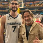 Enrique Arce Instagram – No pudo ser, no pude ver a mi compatriota Santi Aldama @santialdama  ganar a los Lakers y forzar el septimo y ultimo partido del play off, pero me quedo con el espectáculo que disfrute en el #cripto.com  arena de Los Angeles. Gracias por tu generosidad, Santi una vez más