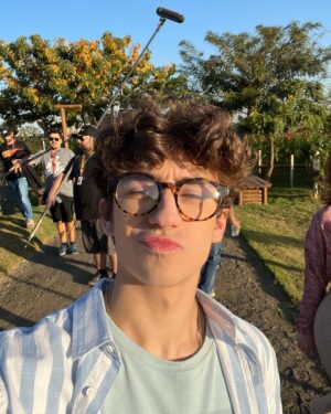 Enzo Krieger Instagram - Dia de despedida😭😭
Foi uma jornada muito gratificante, de verdade, fico muito feliz com a finalização desse projeto, e de poder dividir com todos vocês. 
Luigi foi um presente na minha vida, assim como todo time que conheci no processo❤️
Todo meu carinho nesse projeto, espero que tenham gostado😘😘