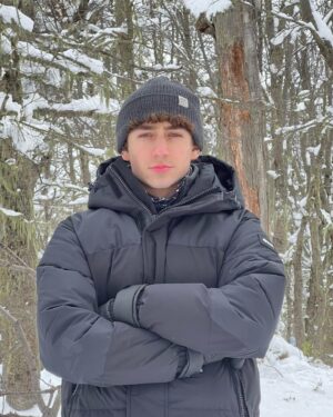 Enzo Krieger Instagram - Eu acho esse cenário mt lindo, de vdd❄️🌲