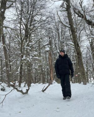 Enzo Krieger Instagram - Eu acho esse cenário mt lindo, de vdd❄️🌲