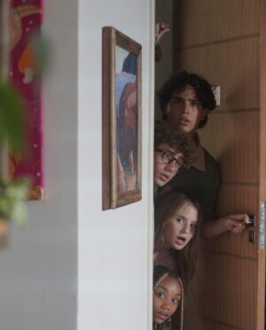 Enzo Krieger Instagram - Olha essa novidade Brasilllll!!
Estamos chegando nas telonas de todo o Brasil.
Com muito orgulho venho contar que iniciamos as gravações das -As Aventuras de Poliana, o filme-, novo longa nacional produzido pela @panoramica_filmes 

Está ficando demais.

É uma coprodução com o SBT e distribuição da Warner Bros. Pictures. @wbpictures_br @sbt 
E com um elenco muito especial😍

Ansiosos??