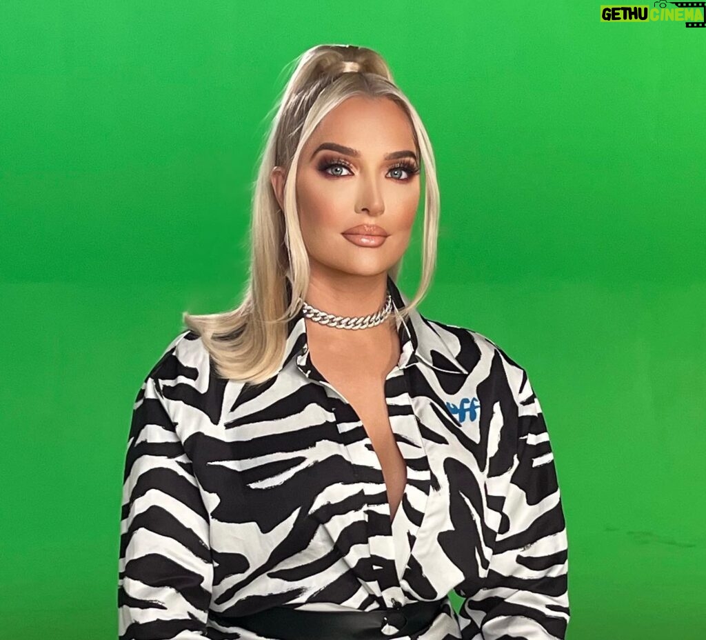 Erika Jayne Instagram - New look! 🦓 Head to Scriber and watch how an interview day comes to life. ✨ Link in bio 💋