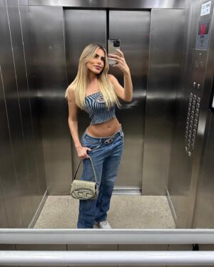 Erika Schneider Instagram - @diesel 💙
Gostam de looks assim All Jeans?