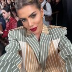 Erika Schneider Instagram - Ainda sobre o SPFW Pq esse look merece um feed tb! 🌹 Desfile @walerioaraujo Stylist @emersonavli Alfaiataria @rafaelcaetanobr Fotos e vídeo @vitaoteaser