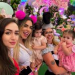 Erika Schneider Instagram - Com a @diariodalizcl no aniversário da @pequenalua 🦋