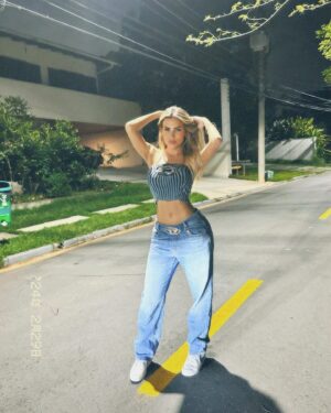 Erika Schneider Instagram - @diesel 💙
Gostam de looks assim All Jeans?