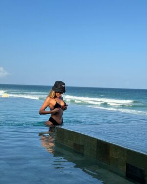 Erika Schneider Instagram - @kenoaresort ☀️