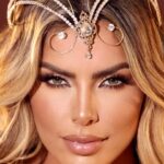 Erika Schneider Instagram - Abelha 👑 spoiler de uma das fantasias do meu carnaval! 🥳 Fotos @picsmarioficial Beauty @bycarolfranca @ateliedemascaras