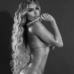 Erika Schneider Instagram - Abelha 👑 spoiler de uma das fantasias do meu carnaval! 🥳 Fotos @picsmarioficial Beauty @bycarolfranca @ateliedemascaras