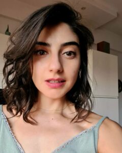 Erika Toa Russo Instagram - Selfie❤️‍🔥 Se me ve diferente en esta pic, ¿qué dicen? . . . #Toa #Hairstyle #picotheday #instapic #halestorm # girlpower