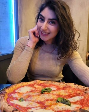 Erika Toa Russo Instagram - All you need is pizza🍕 un mix della tradizione napoletana e romana, apre a Campo de' Fiori a Roma una nuova pizzeria Top e Cocktail bar! #supplied
~
En Roma, te aconsejo esta pizzeria para que pruebes lo mejor de la tradición romana y napoletana en pleno centro histórico🇮🇹
~
My personal choice di @Elysium 
- Conte Vinaiolo🍹Gin, vermouth rosso e bitter rosso (pic2)
- Supplì al telefono(pic2) e Slices di Carciofi (Pic4) 
- Pizza Margherita Antico 
pomodoro antico di Napoli, Fior di latte, Pecorino e Basilico e olio Evo
- Pizza Scarpariello -Rossa!
Pomodoro cotto al forno, polvere di pomodoro, Grana e Pecorino romno Dop, Origano e Olvio Evo all'aglio
.... e per concludere con uno Specialty Coffe (Caffé de Altura) de Guatemala!
.
.
Quale sarebbe il tuo di menu? Commenta!🥰
.
.
.
#TOA #ToaFoodie #pizzalover #foddie #pizza #Roma #Elysium #ginaddicted