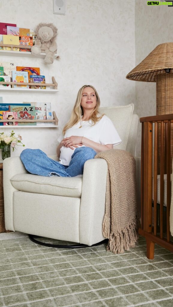 Erin Foster Instagram - This chic nursery is the perfect blend of fresh neutrals and cozy details😍 We can’t get enough of this makeover created by @erinfoster #lovemypbk