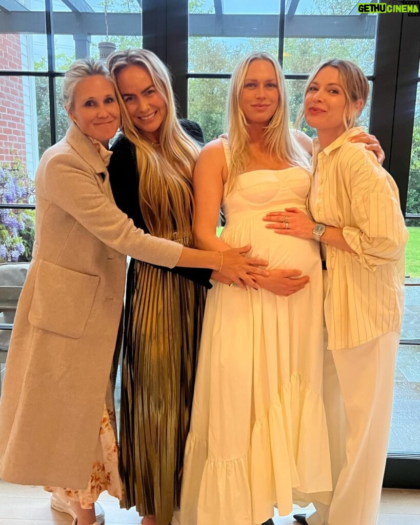 Erin Foster Instagram - My baby was showered with gifts and I was showered with love, and I cried and made everyone else cry, but I had a great hair day. Been waiting for this day for too long ❤️ Party Planner: @mimibrownstudio Catering: @plated_bytuki Quilt team: @foragercrafts Photographer: @mirellemirellemirelle