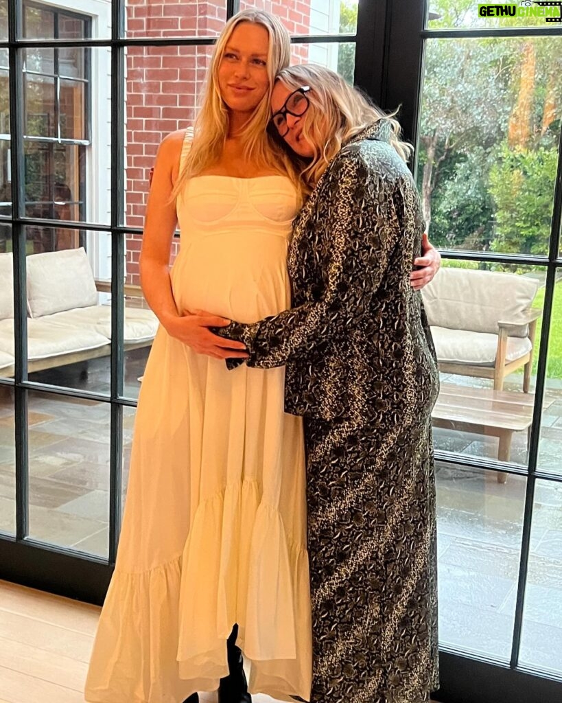 Erin Foster Instagram - My baby was showered with gifts and I was showered with love, and I cried and made everyone else cry, but I had a great hair day. Been waiting for this day for too long ❤️ Party Planner: @mimibrownstudio Catering: @plated_bytuki Quilt team: @foragercrafts Photographer: @mirellemirellemirelle