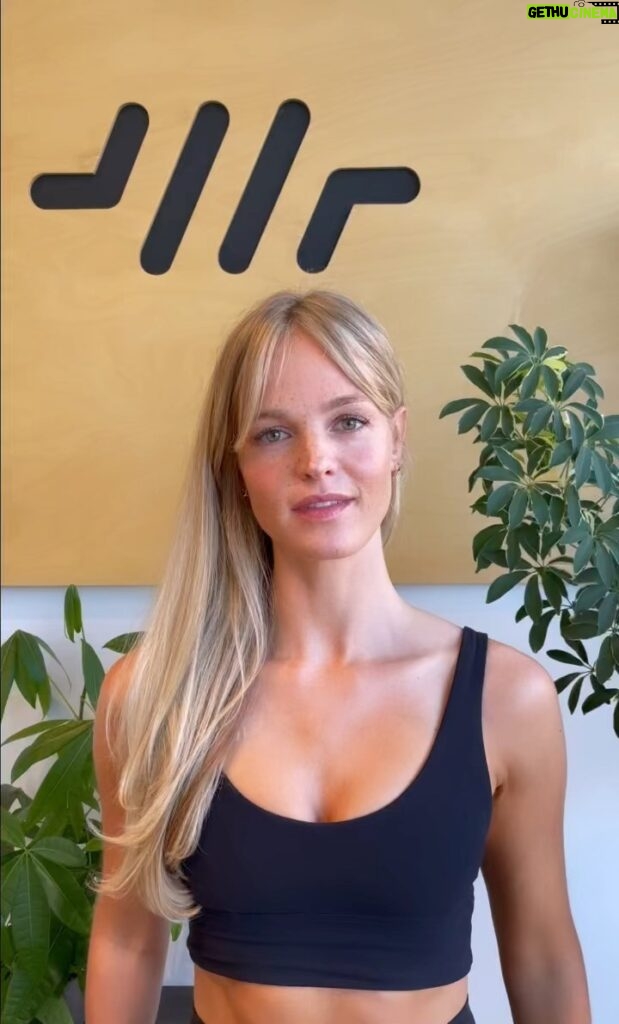 Erin Heatherton Instagram - So excited to be partnering with @gotrchicago ! Girls on the Run serves thousands of girls in Chicago. Their after school programs inspire all girls to build confidence, kindness, and decision making skills. These programs instill valuable life skills including the important connection between physical and emotional health. Join me in class on 9/24 as we support this incredible organization! Link in bio to donate and book your spot. 🙌🏼