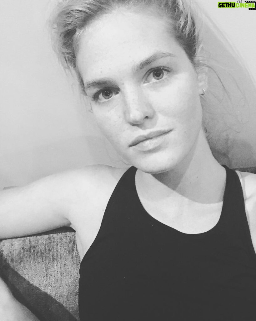 Erin Heatherton Instagram - Packing break 🐸