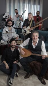 Erkan Petekkaya Instagram - Bon Jovi - It's My Life @bonjovi İbrahim Tatlıses - Yetiş Ya Muhammed Yetiş Ya Ali @ibrahimtatlises Sevgili @ibrahimtatlises 'e saygılarımla. @erkanpetekkaya @alaawardi @alaracanay @dorukpetekkaya @ege.cakir @erenhalici @pandamimusic 🐼