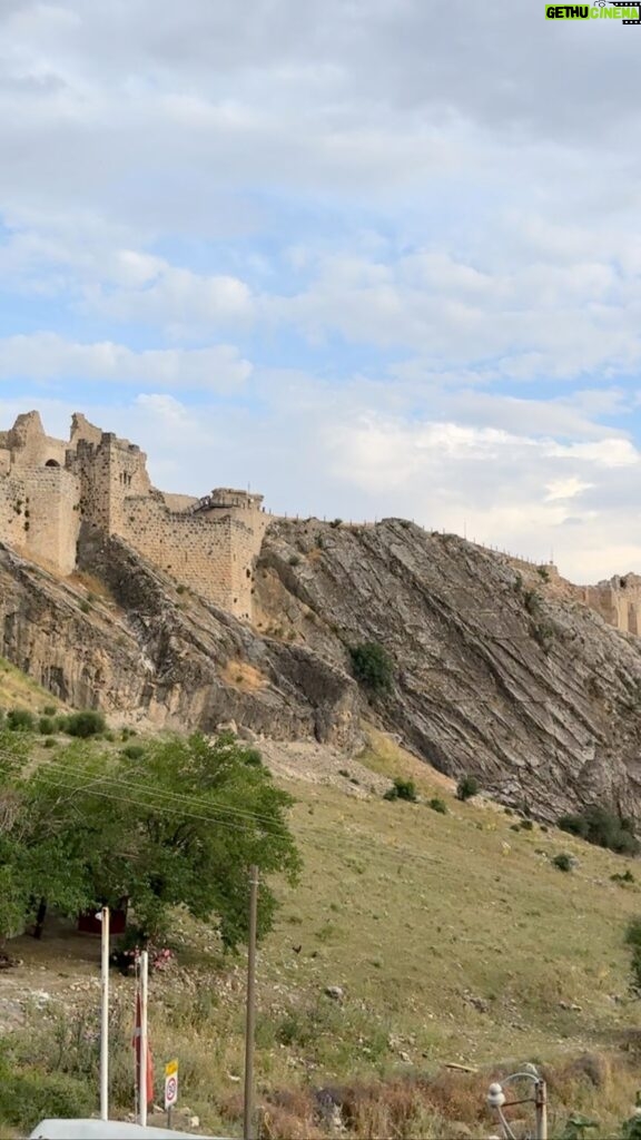 Erkan Petekkaya Instagram - #adıyaman #eskikahtakalesi Eski Kâhta Kalesi