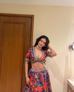 Esha Gupta Instagram - Extensions are extending