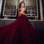 Eshanya Maheshwari Instagram - Laal Ghaghraaaa ❤️❤️❤️ esshanya_s_maheshwari Shot by - @shotbysakar Outfit- @rajgharana.rg Jewellery- @motiwalajewelry Styled by - @styledbyhenal & @sim__rrran Makeup & hair by - @krupall_gami Location- @donnadelibombay #ghagra #trending #fashion #style #fashionreel #esshanya #photoshoot #esshanya. _s_maheshwari #desilook #esshanya #esshanyamaheshwari #esshanya_s_maheshwari