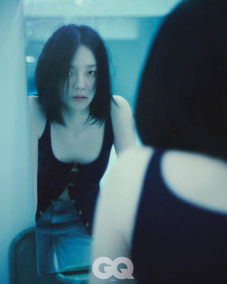 Esom Instagram - Blue