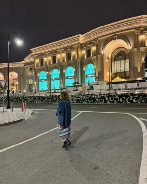 Esra Bilgiç Instagram - @esquireturkiye #OnlyQ #Qatar ♥️