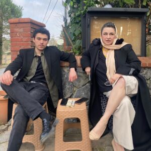 Esra Dermancıoğlu Instagram - İşler yolunda!
@hudutsuzsevdadizi @bahadirozdener @sumelisuzan