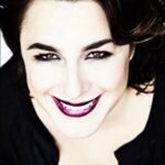 Esra Dermancıoğlu Instagram - Beynim'de, ruhumda çalan müziklerin ne yaşadığım hayatla, ne görünenle, ne yansıttığımla alakası olmaması beni hayata bağlayan şey:) o muziği kaybedersem yaşamanın ne anlamı olur...