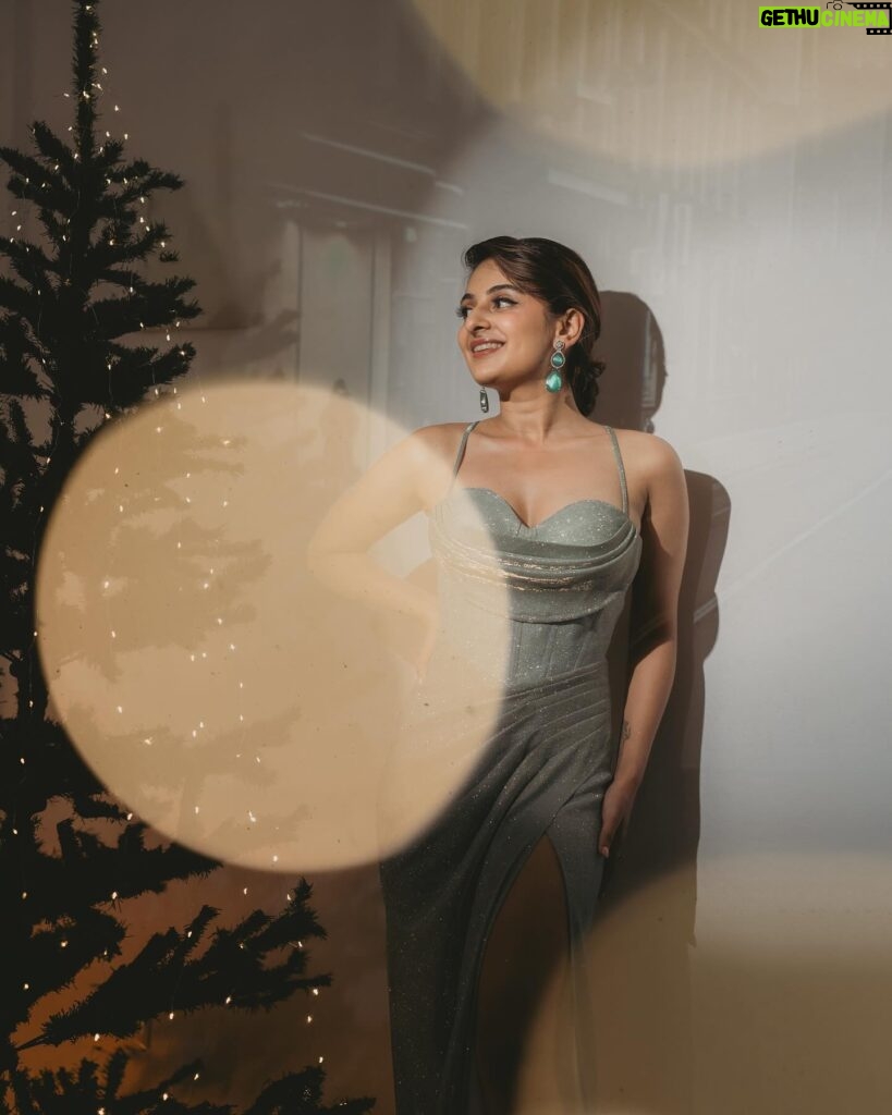 Esther Anil Instagram - Merry Christmas ✨❤️ Concept & styling : @amritha_lakshmi___ @styledby_al_ Photography : @_harikumar._ Mua : @sreegeshvasan_makeupartist Outfit : @briella.in Jewellery : @goodwillcollectionskerala Bts : @__naim.___ Decor : @_concept.events_ Special thanks @gokul_pratheep_