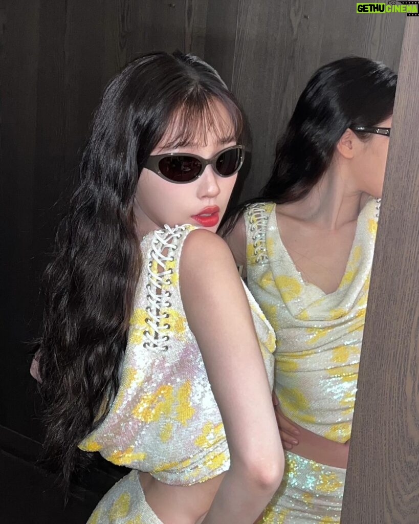 Esther Yu Instagram - #jentlesalon 🕶️🕶️