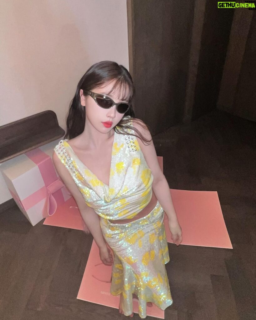 Esther Yu Instagram - #jentlesalon 🕶️🕶️