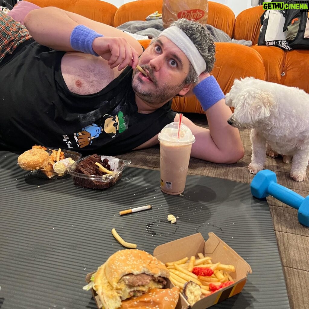 Ethan Klein Instagram - People keep telling me to work out so I put on my new @teddyfresh muscle tee and got to work