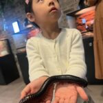 Eugene Instagram - 동물좋아하는아이 곤충도...파충류도...그냥 다 귀엽대요...😅😆😖😱🤣 My little girl loves animals… even insects…and reptiles…she says they are all so cute…!!!