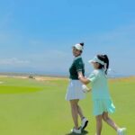 Eugene Instagram - #가족골프⛳️ #캘러웨이어패럴 #무더위속라운딩 더웠지만...즐거웠다~~~!ㅎㅎㅎ 로희는 더위 속에 필드 반 카트 반~ㅋ 최고 난위도에서 머리올린 울 제부~ㅋ 수고했다요~~~! 파란 하늘과 푸른바다가 배경이되어 멋지게 펼쳐진 초록잔디~! 오늘 내 옷도 그린그린~ㅎㅎ 처음 입어 본 캘러웨이~맘에든다~!