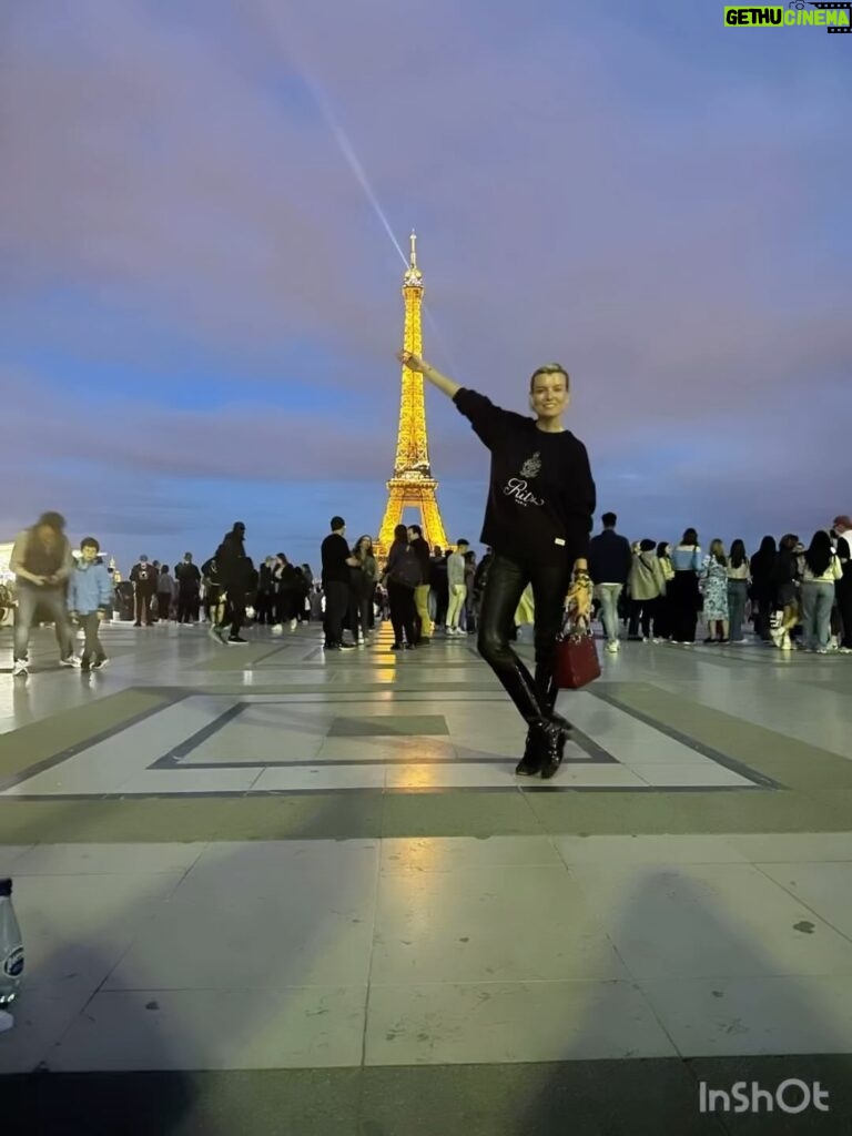 Eugenia Kuzmina Instagram - When your plane breaks down in Paris 🎞️🦋 there’s always light in the darkness …. #magictobealive 💜 jewelry @geraldine_diving @crispinaparis