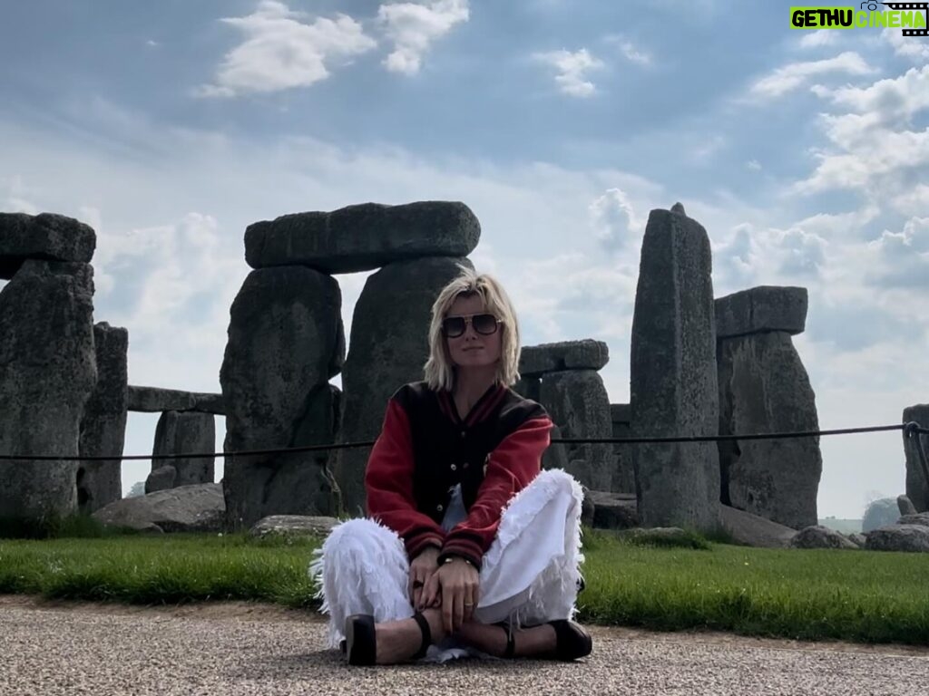 Eugenia Kuzmina Instagram - Happy Mother’s Day ☀️💗🦋 …. Meditating at #stonhenge #mothernature #moon #sun 🌙☀️🌿 #magic …. I don’t post pics of my family anymore on purpose to protect what’s sacred 💜 dress @karnitaharoni_official