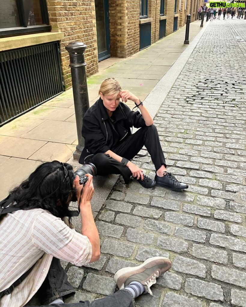 Eugenia Kuzmina Instagram - #streetkids #photoshoot #london🇬🇧 for @alanscottcashmere 💜 by @darkravenau @blackandpaper 🔥🎞️ #behindthescenes … in a way so glad we did without make up and hair just raw … thanks @royalacademyofdramaticart for the truth , On the street there is no tomorrow. There is only here and now and nothing else. And yesterday is just another day