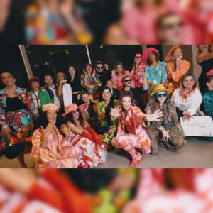 Eugenia Lemos Instagram - GRACIAS por tanto AMOR 🥹🌹 

Gracias a TODOS mis amigos increíbles por acompañarme en esta noche tan especial 🥹 

Gracias equipazo @epsonlatinoamerica por cumplir un sueño y juntos  llenar de alegría y color la pasarela de @andesfashionweekchile 💕

@leticiafaviani gracias por motivarme a esta hermosa locura 🥹💕 
 
@albaniarosarioofficial  gracias por ser tan increíble ✨ aprendo de ti ✨ 

@adri_marrupe  mi mami lo dio todo en BACKASTAGE 🫶una más del equipo fashionista 🌹

@thomasgmatheson seco con el #stylish para mis flamantes invitados ✨