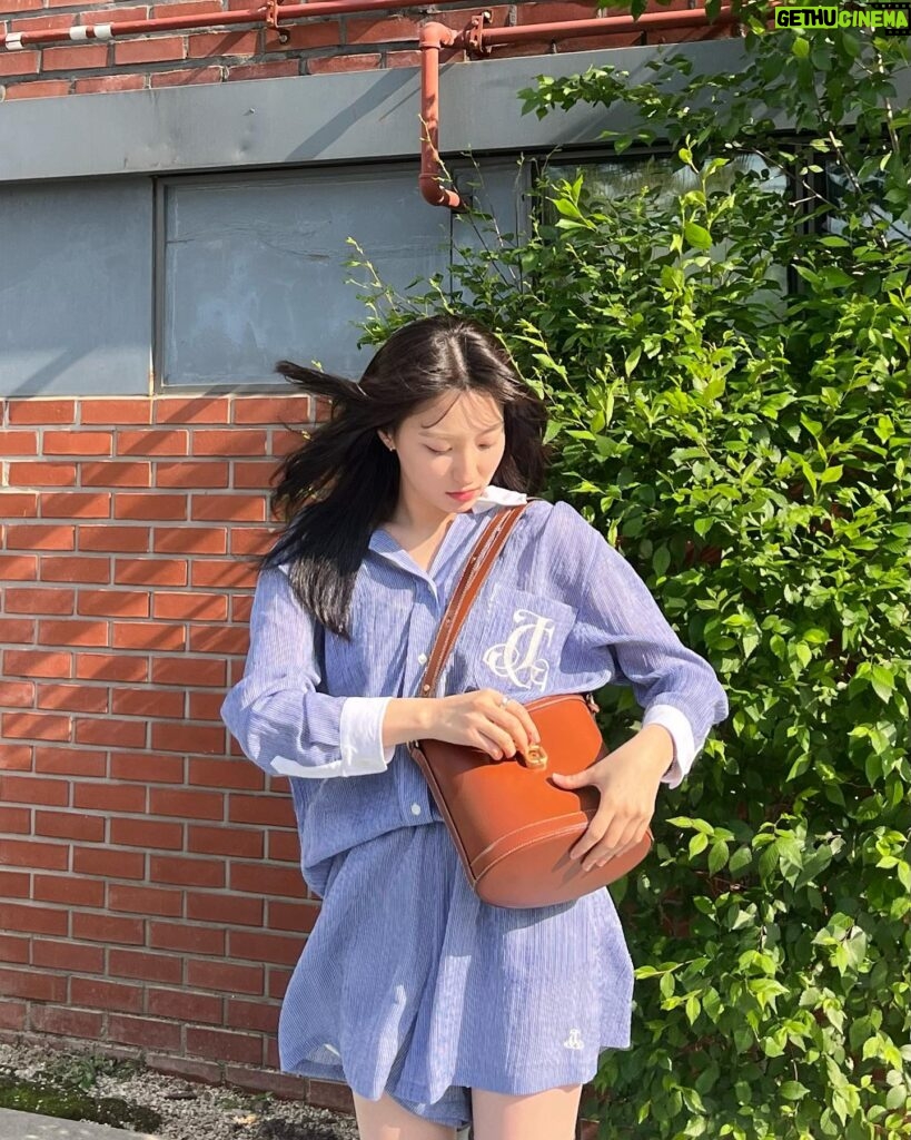 Eunseo Instagram - 봄에 태어나서인지 계절 봄을 무지 좋아하는 나🧚🏻‍♀️ 익숙하면서도 색다르게 다가오는 요즘 일상들이 재밌다🍋