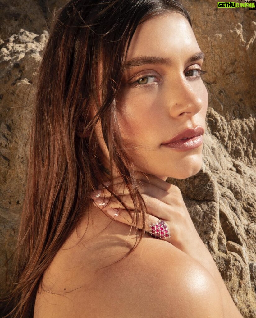 Eva De Dominici Instagram - Italian-Argentine actress Eva De Dominici stars in Kellery's Endless Luck Diamond 2024 collection, captivating us with her undeniable unique beauty and magnetism.