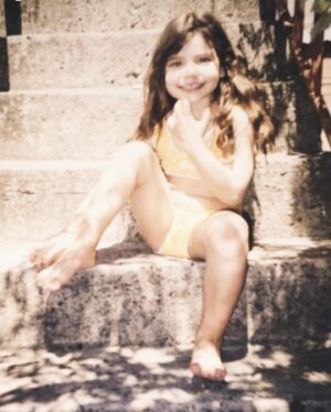 Eva De Dominici Instagram - In the slums of Argentina stands the house where I spent countless hours daydreaming during my childhood. Though miles away, in my mind I revisit it all the time. 

 La casa de Villa Fiorito, una de las casas que marcó mi infancia. Estoy lejos, pero en mi mente la visito todo el tiempo. 

❤️