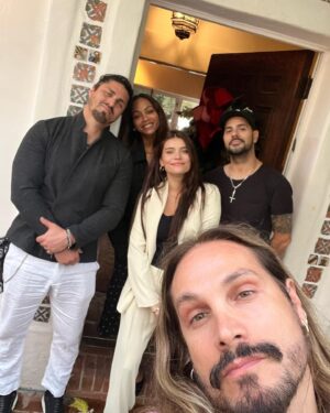 Eva De Dominici Instagram - 2024, let’s do this! 🚀 Immensely grateful to fam and friends for the love, tengo personas muy hermosas en mi vida. Cheers to the power of community. Keep those dreams alive… Gracias por tanto ❤️