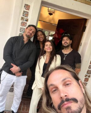 Eva De Dominici Instagram - 2024, let’s do this! 🚀 Immensely grateful to fam and friends for the love, tengo personas muy hermosas en mi vida. Cheers to the power of community. Keep those dreams alive… Gracias por tanto ❤️