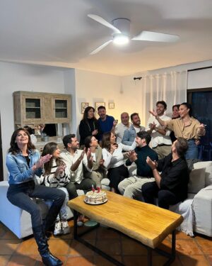 Eva González Instagram - Mis amigos. Los que siempre están. Que más se puede pedir? Gracias por un finde maravilloso. Os quiero más y exploto #cumpleeva43
